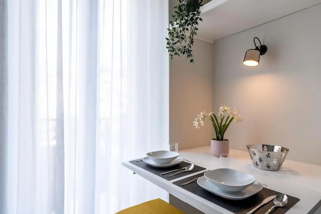 Moscova Design Studio Milan 0*,